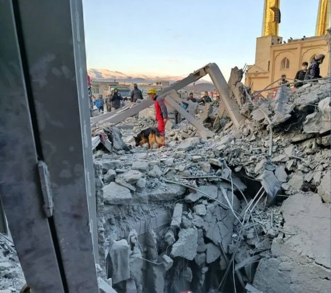 در حمله هوایی به ساختمان اداری حسینیه اعظم زنجان چندتن به شهادت رسیدند