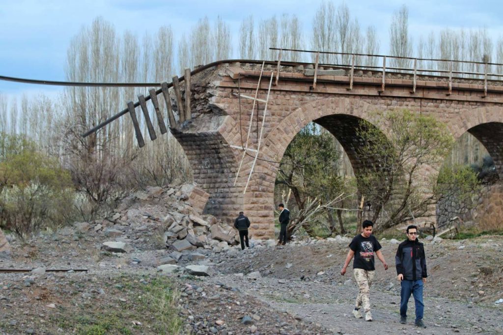 حمله هوایی به پل راه آهن در نزدیکی روستای امین آباد زنجان