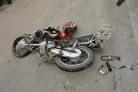 برخورد موتور سیکلت با نیسان در تقاطع روستای کینه ورس/ دو نفر مجروح شدند